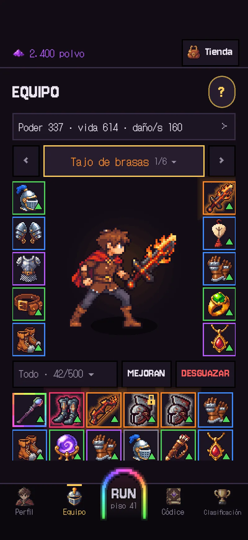El héroe con sus diez huecos de equipo a los lados y, debajo, el resto de piezas ordenadas.